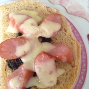 海苔の佃煮と魚肉ソーセージのトースト♪